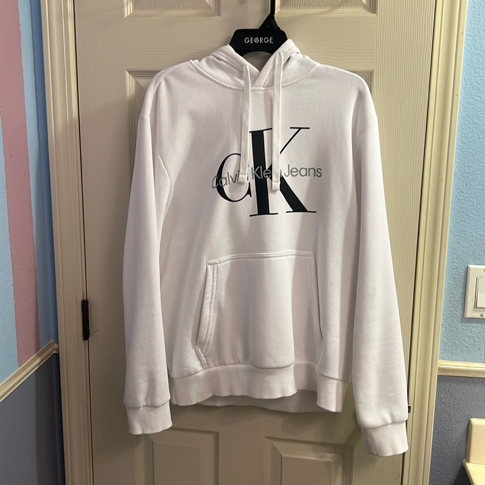 White Calvin Klein jeans hoodie size(medium) wore once still like brand new